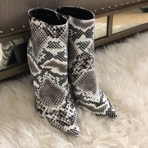 New black/white booties